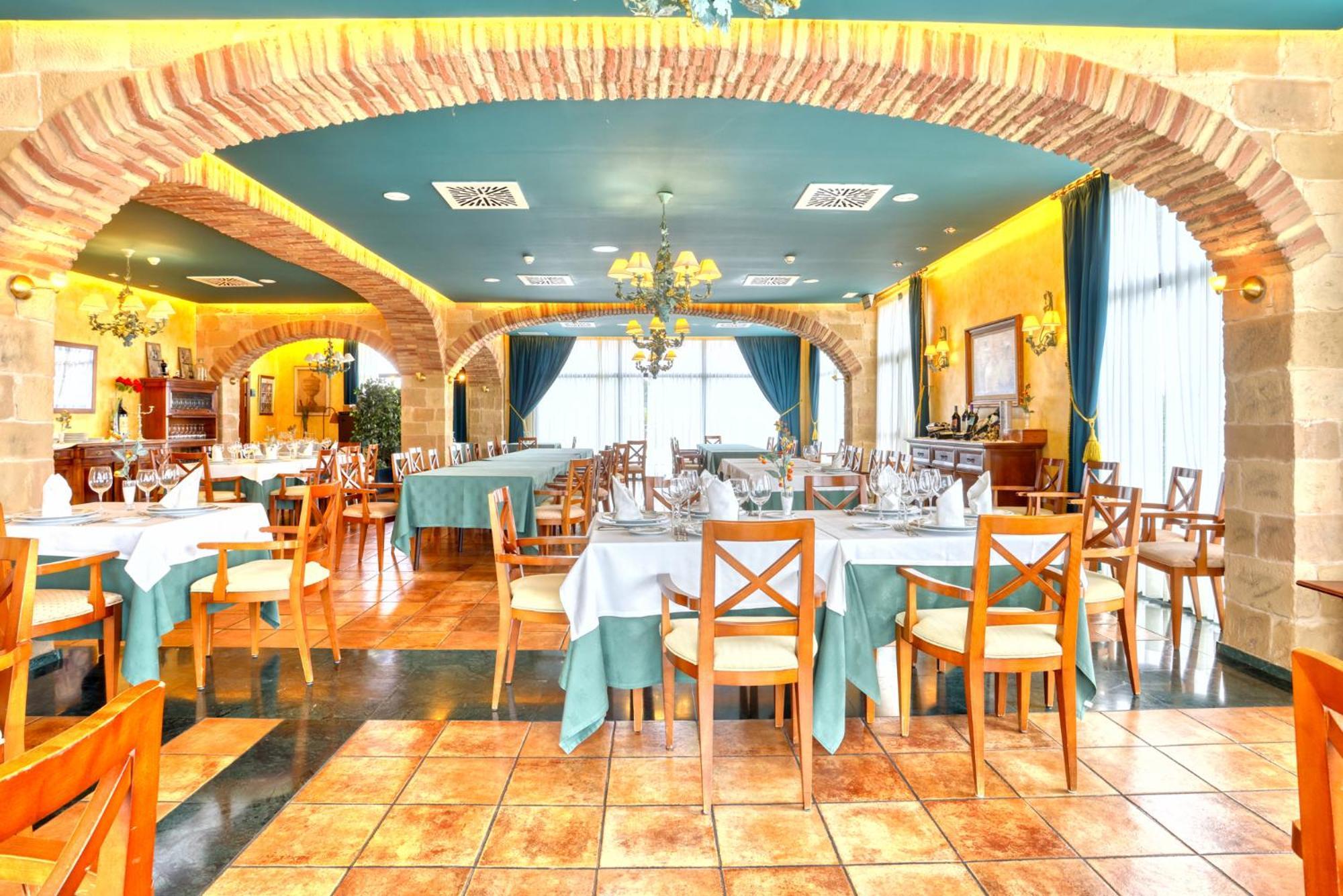 Hotel Villa De Almazan Exterior photo